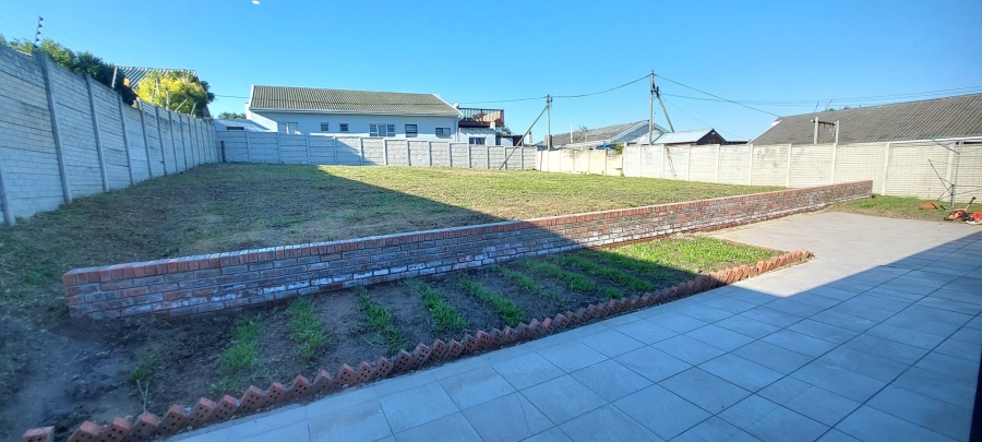 4 Bedroom Property for Sale in Sunrise On Sea Eastern Cape